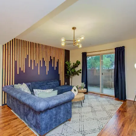 3 Bedrooms Spacious Central Condo W Pool